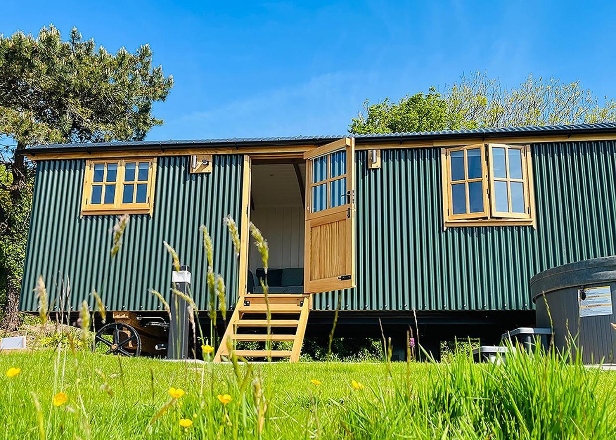 Beacon & Luxury Shepherd Huts St Agnes (Cornwall)